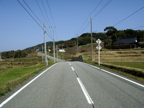 12 アップダウンな道でバイク向き.JPG