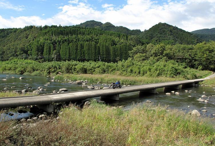 13　渡らずにはいられない沈下橋.JPG