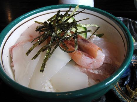 15　少し寂しい海鮮丼です.JPG