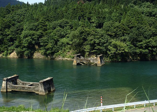 17　水没する廃墟.JPG