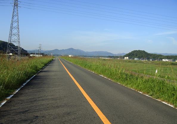 1　遠賀川の土手.JPG