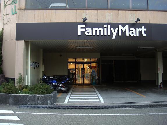 1　高山のファミマはオシャレ.JPG