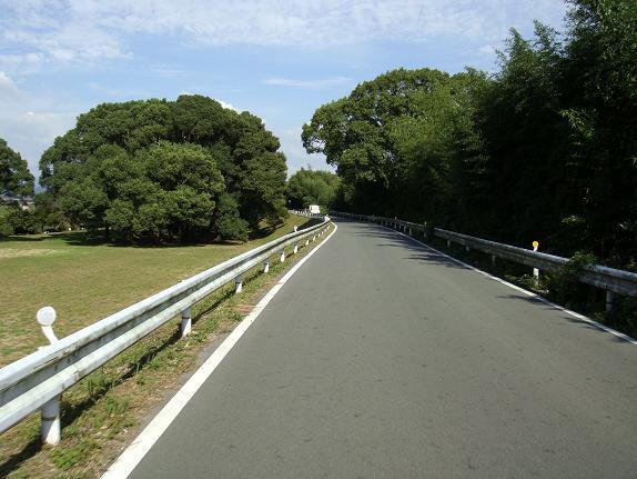 20　矢部川の土手.JPG