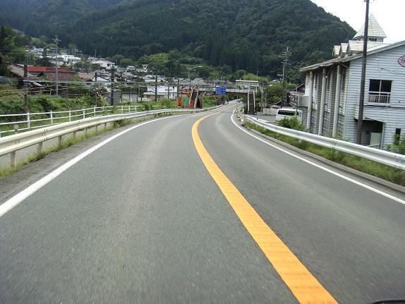 21　線路沿いを走っています.JPG