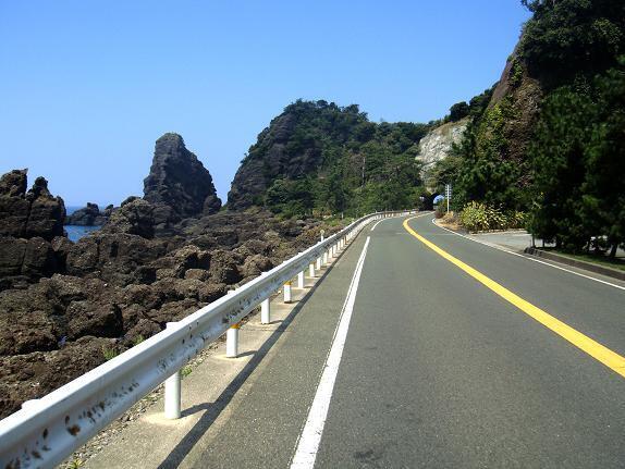 23　岩がゴロゴロの景観が続きます.JPG