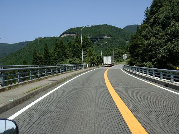 24　加久藤峠を登ってます.JPG