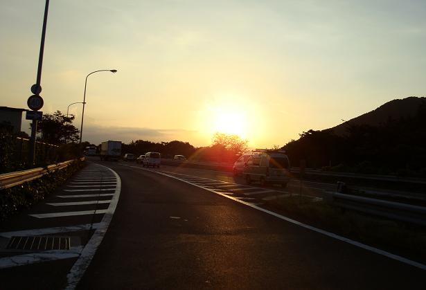 24　名神に入ると夕日が綺麗になりました.JPG