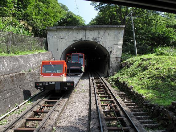25　貨車を連結してるのが珍しいです.JPG