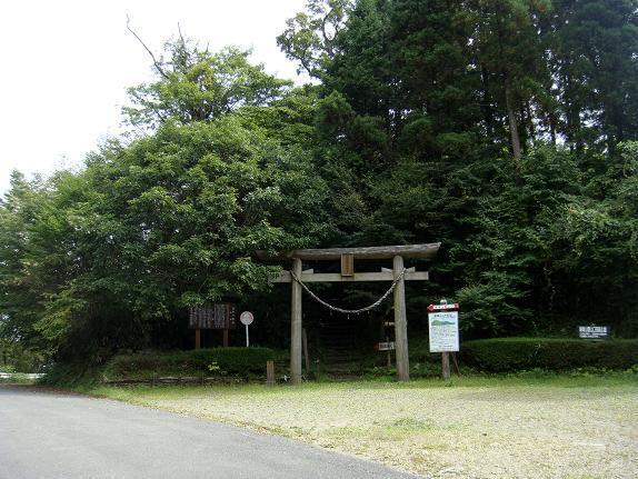 26　山頂にあった神社.JPG