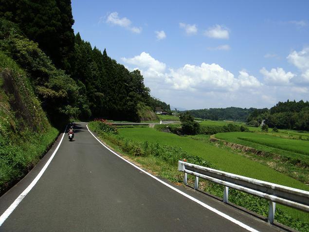 28　林道を抜けると農村.JPG