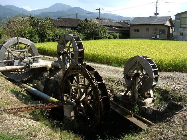 30　全部ベルトで連動している複雑な水車.JPG