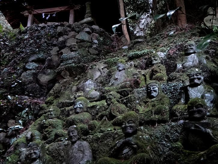 35　文殊仙寺の石仏群です.JPG