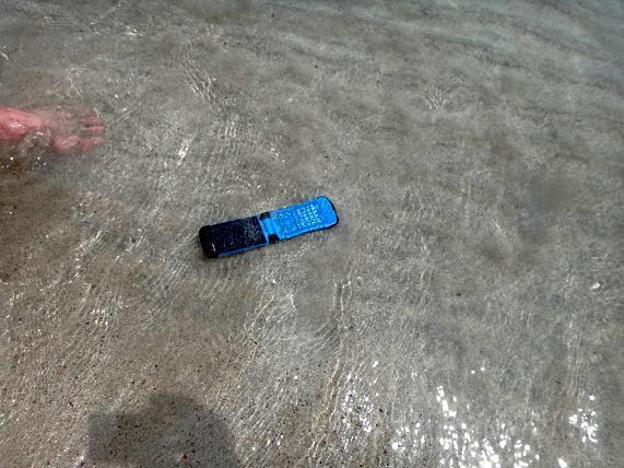 35　水没携帯.JPG