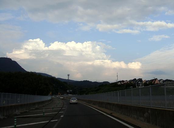 36　入道雲に向かって帰るよ.JPG