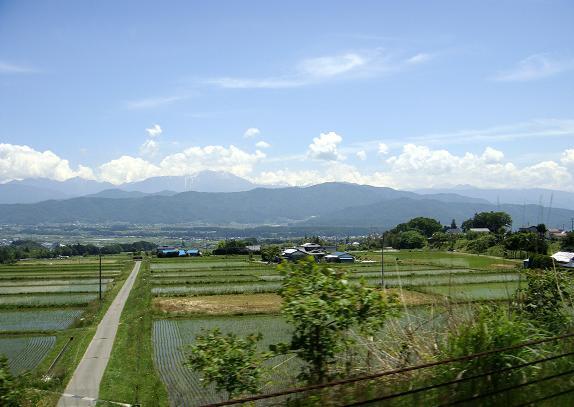 37　盆地の中を走ります.JPG