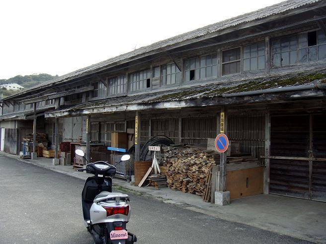 38　糸田の気になる倉庫前.JPG