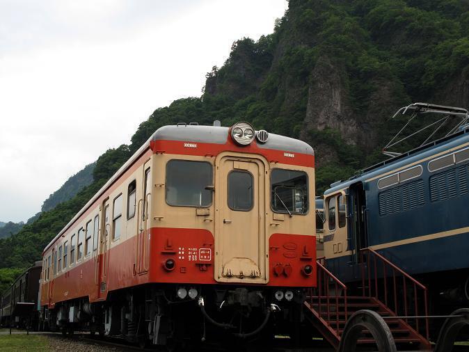 38　ﾉｽﾀﾙｼﾞｯｸな車両です.JPG