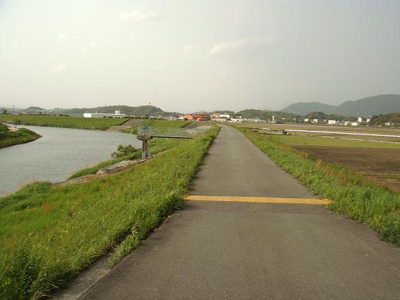 39　大好きな土手道.JPG