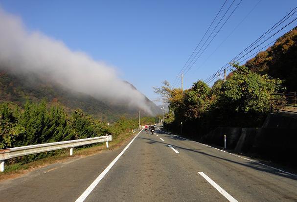 5　山から雲が襲ってきます.JPG
