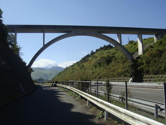 7 高速の側道で近道します.JPG