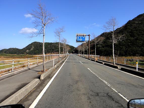 9　峠を越えたら雪も減りました.JPG