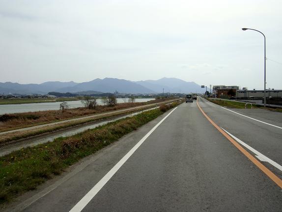 9　遠賀川の土手.JPG