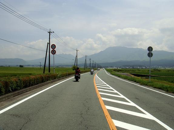 たまにはまともな道も走る.JPG