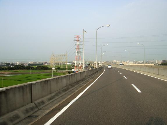 なんでこんな高い所に道路を作るのでしょう？.JPG