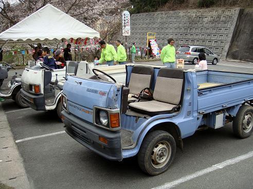 カスタムされたオープンカー.JPG
