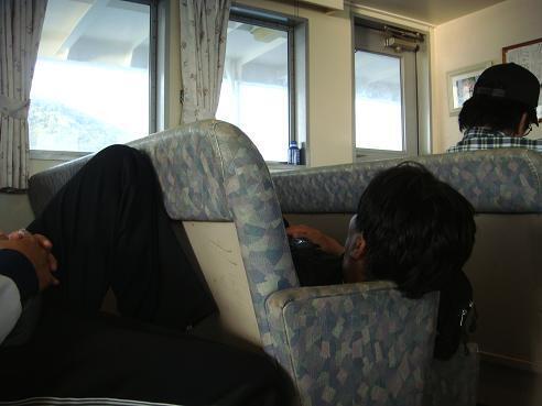 帰りは予想通りみんな寝る.JPG