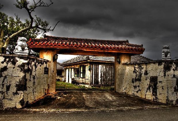 琉球建築の住宅.JPG