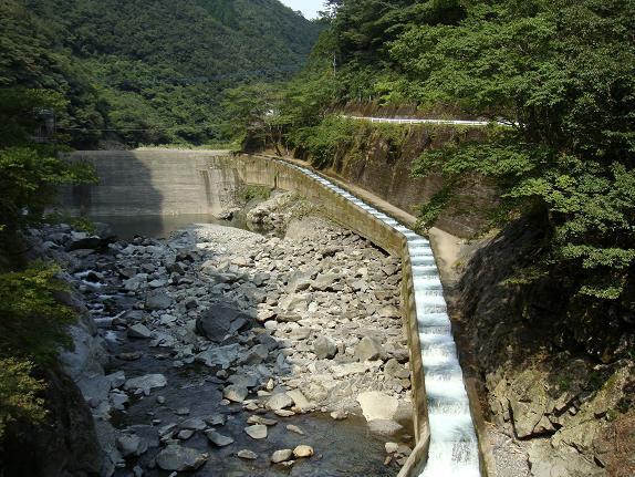 疲れそうな魚道です.JPG