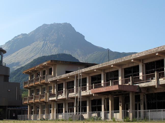 被災した小学校跡.JPG