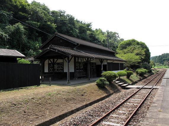 超ローカルな駅舎.JPG