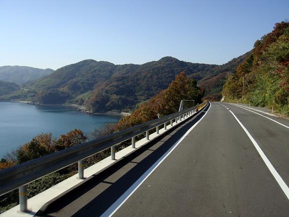１７、島の道は綺麗ですぞ.JPG