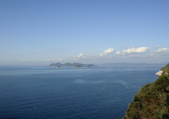 ２２、島の西側も小さな島が点在しています.JPG