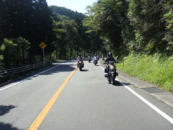 Ｒ５７を登るよ.JPG